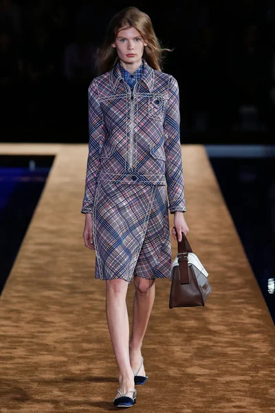 Look 13